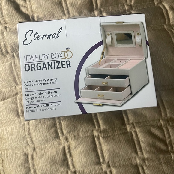 Brand new 3 layers jewelry box organizer, elegant color and stylish design - Picture 1 of 3